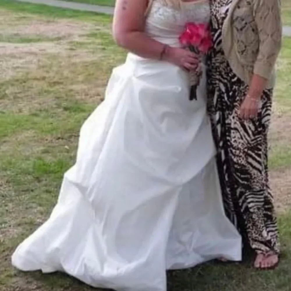 Gorgeous Private Collection Wedding Gown – Corset Back • Size 18–22 Adjustable - Picture 14 of 15